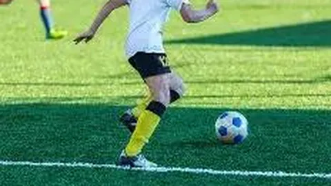 拜仁以10号战袍吸引萨内，曼城边锋愿减薪三成加盟拜仁