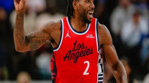 纽卡斯尔联队勇夺英格兰联赛杯冠军